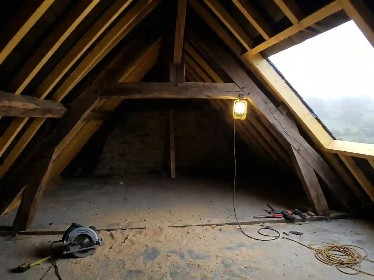 Rénovation de charpente en Aveyron, entre humidité et gels tardifs